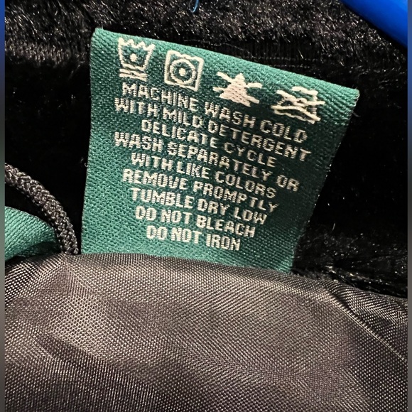 ☁️ SOFT☁️Faux Fur Black Vest , Zip Front , Pockets , Silky Lining - SO SOFT!!!’ - Picture 8 of 9